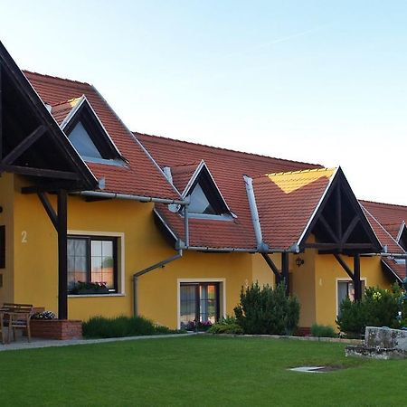Bed and Breakfast Huber Panzio Fertőrákos Esterno foto