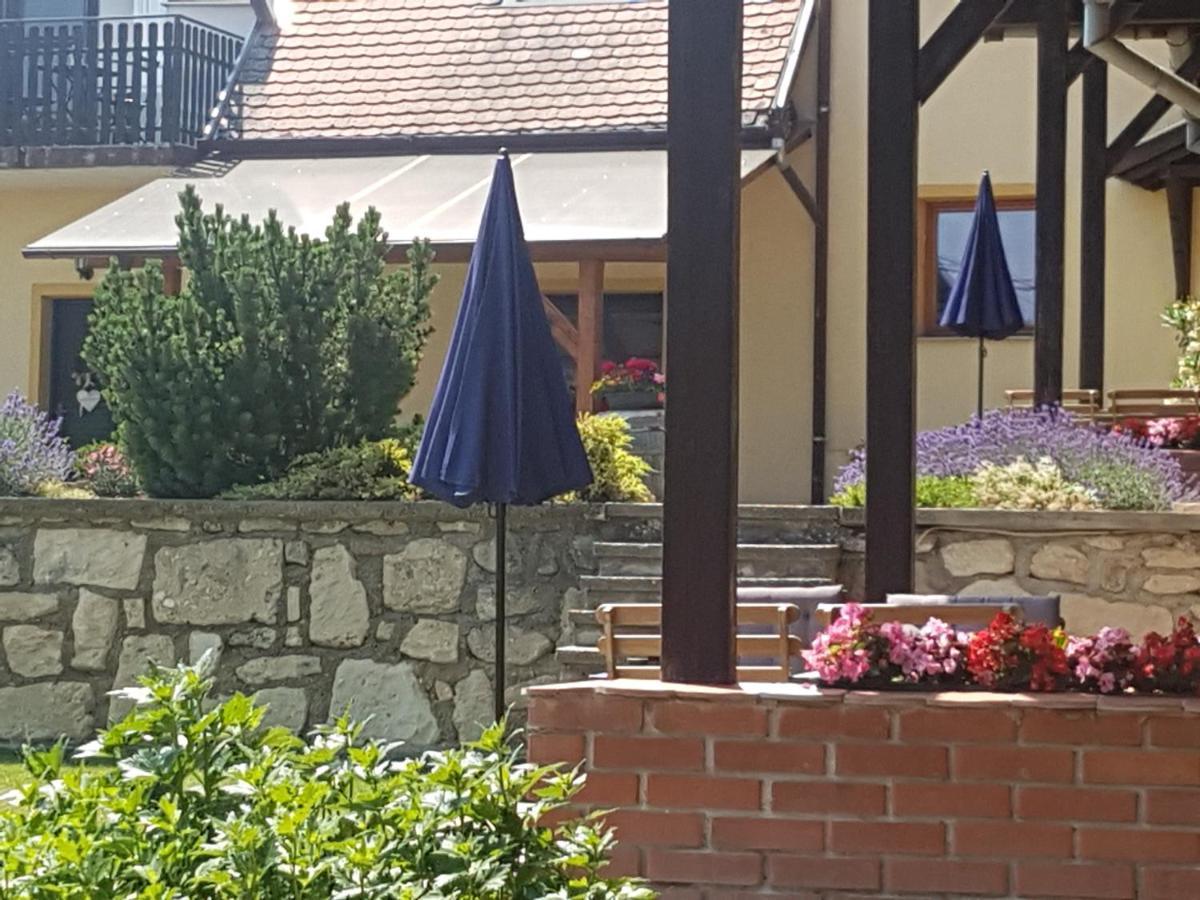 Bed and Breakfast Huber Panzio Fertőrákos Esterno foto
