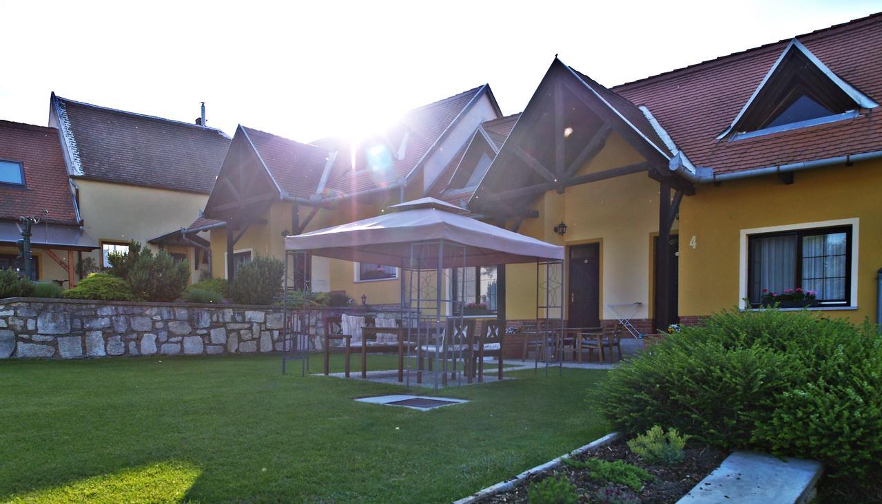 Bed and Breakfast Huber Panzio Fertőrákos Esterno foto