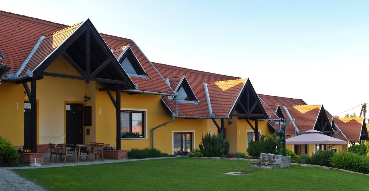 Bed and Breakfast Huber Panzio Fertőrákos Esterno foto